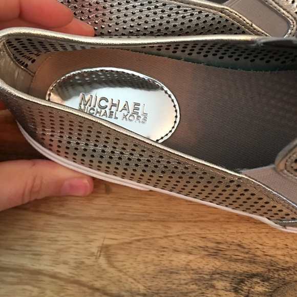 NWOB Michael Kors Silver Slide-On Sneakers - Picture 5 of 6